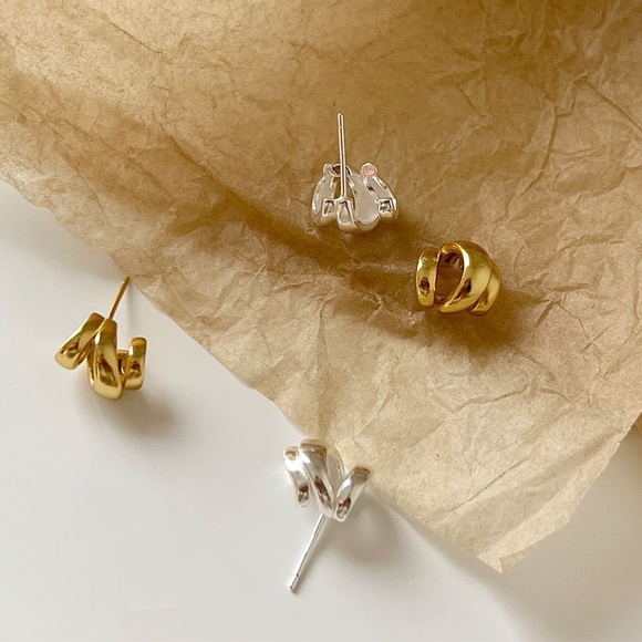 Minimalist earrings - Picture 7 of 7